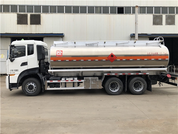 国六重汽汕德卡后双桥23.5方铝合金运油车