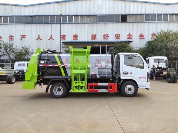 国六东风5方餐厨垃圾车方罐